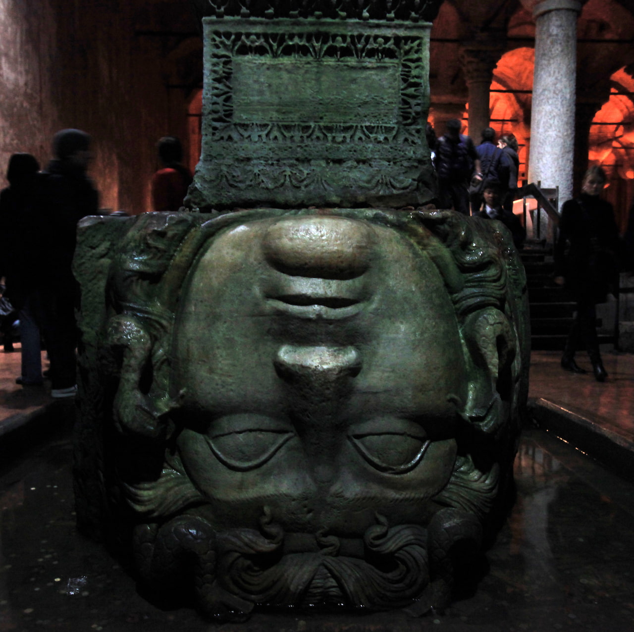 testa medusa colonne basilica cisterna